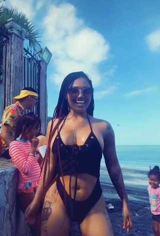 5. Sweetie Anyuri Lozano Shows Cleavage in Black Bikini at the Beach