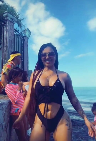 6. Sweetie Anyuri Lozano Shows Cleavage in Black Bikini at the Beach