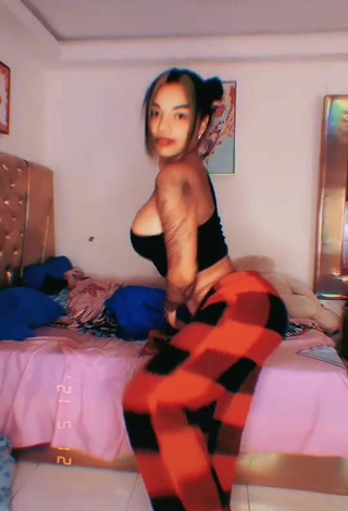 6. Cute Anyuri Lozano Shows Big Butt