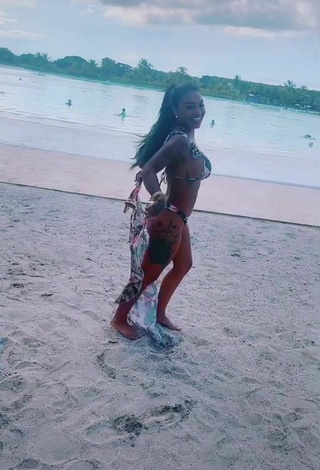 5. Sexy Anyuri Lozano Shows Cleavage in Floral Bikini at the Beach