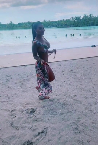 6. Sexy Anyuri Lozano Shows Cleavage in Floral Bikini at the Beach