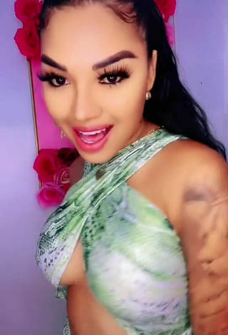 4. Sexy Anyuri Lozano in Green Dress
