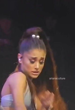 1. Sexy Ariana Grande content in Grey Crop Top