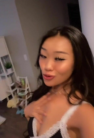 5. Sexy Char Shows Cleavage in Top