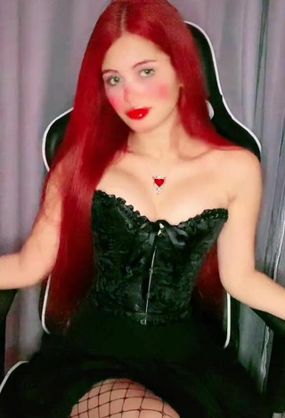 2. Hot Brenda Campos Shows Cleavage in Black Corset