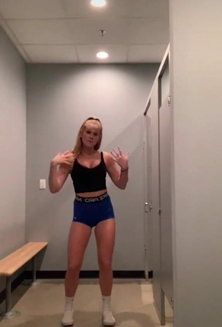 5. Sweetie Caiti Mackenzie Shows Cleavage in Black Crop Top and Bouncing Tits