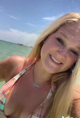 5. Sexy Caiti Mackenzie Shows Cleavage in Checkered Bikini in the Sea
