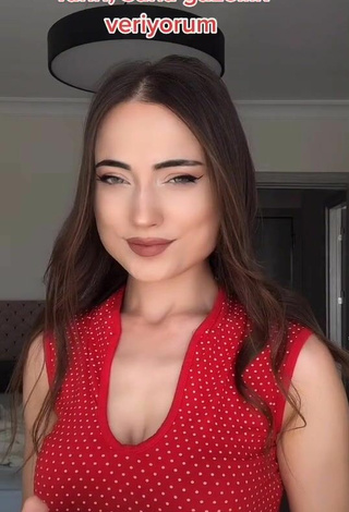 Sexy Ceylan Shows Cleavage in Red Top