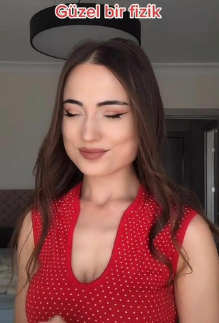 3. Sexy Ceylan Shows Cleavage in Red Top