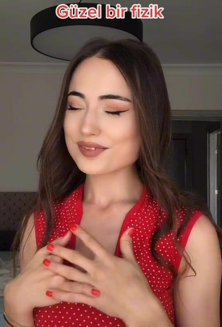 4. Sexy Ceylan Shows Cleavage in Red Top