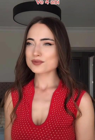 6. Sexy Ceylan Shows Cleavage in Red Top
