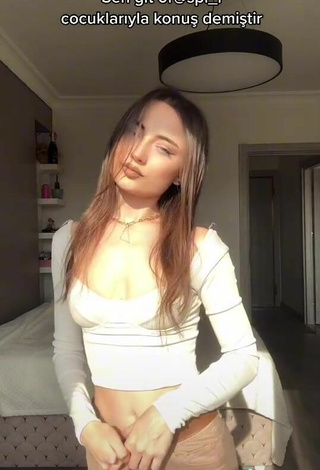 3. Sweetie Ceylan Shows Cleavage in White Crop Top