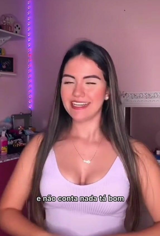 6. Hottie Chara Yasmin Shows Cleavage in White Crop Top and Bouncing Boobs