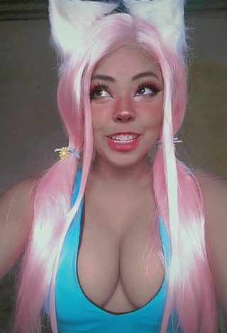 Dezza.cosplay Demonstrates Alluring Cosplay and Bouncing Boobs