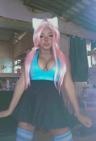 4. Dezza.cosplay Demonstrates Alluring Cosplay and Bouncing Boobs