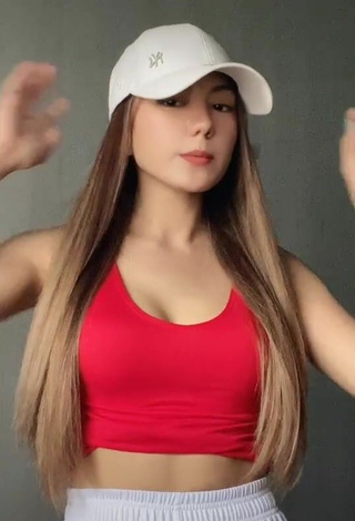 Sweetie Eaaayyy Shows Cleavage in Red Crop Top