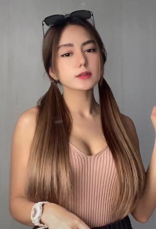 Hot Eaaayyy Shows Cleavage in Pink Top and Bouncing Tits