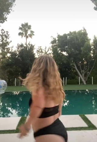 5. Cute Emmalia Razis Shows Butt at the Swimming Pool