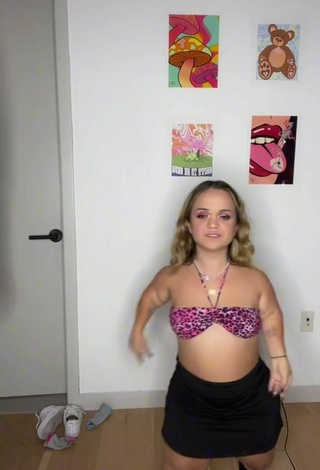 5. Beautiful Emmalia Razis in Sexy Bikini Top and Bouncing Breasts