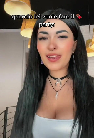 2. Hot Gaia Macula Shows Cleavage in Grey Crop Top and Bouncing Boobs