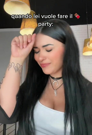 6. Hot Gaia Macula Shows Cleavage in Grey Crop Top and Bouncing Boobs