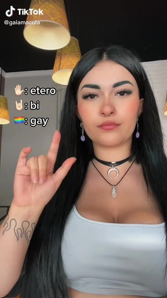 Sexy Gaia Macula Shows Cleavage in Grey Crop Top | sexyfilter.com