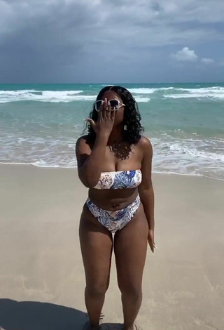 6. Sexy Airionna Lynch Shows Cleavage in Bikini at the Beach