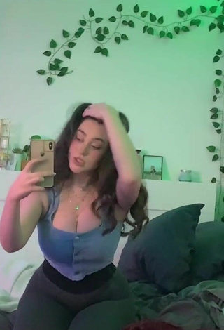 5. Simone Shows Cleavage in Sexy Grey Crop Top
