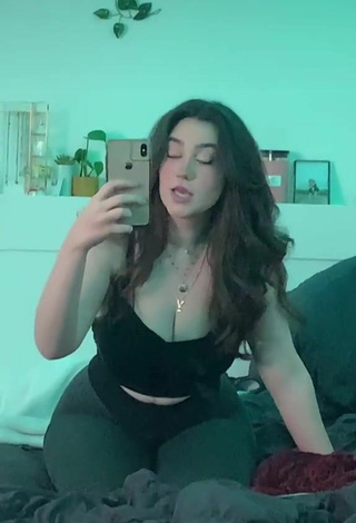 3. Magnetic Simone Shows Cleavage in Appealing Black Crop Top