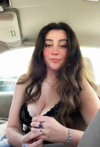 5. Simone Demonstrates Breathtaking Cleavage in a Car