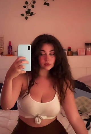 Breathtaking Simone Shows Cleavage in White Crop Top