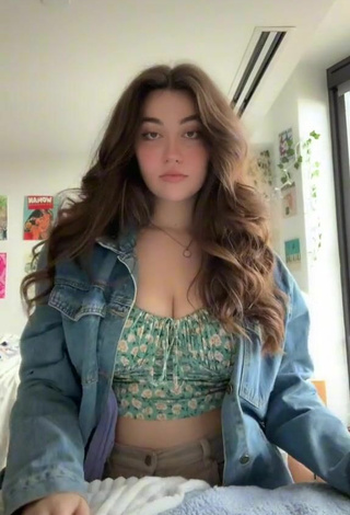 Sexy Simone Shows Cleavage in Floral Crop Top