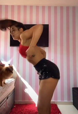 6. Seductive Ingrid Muniz Shows Cleavage in Red Bikini Top while Twerking