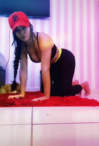 6. Sexy Ingrid Muniz Shows Butt