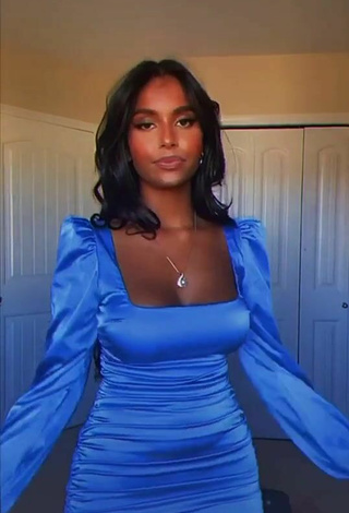 2. Cute Ishini W Shows Cleavage in Blue Dress