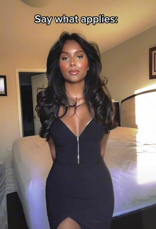 2. Sexy Ishini W Shows Cleavage in Black Dress