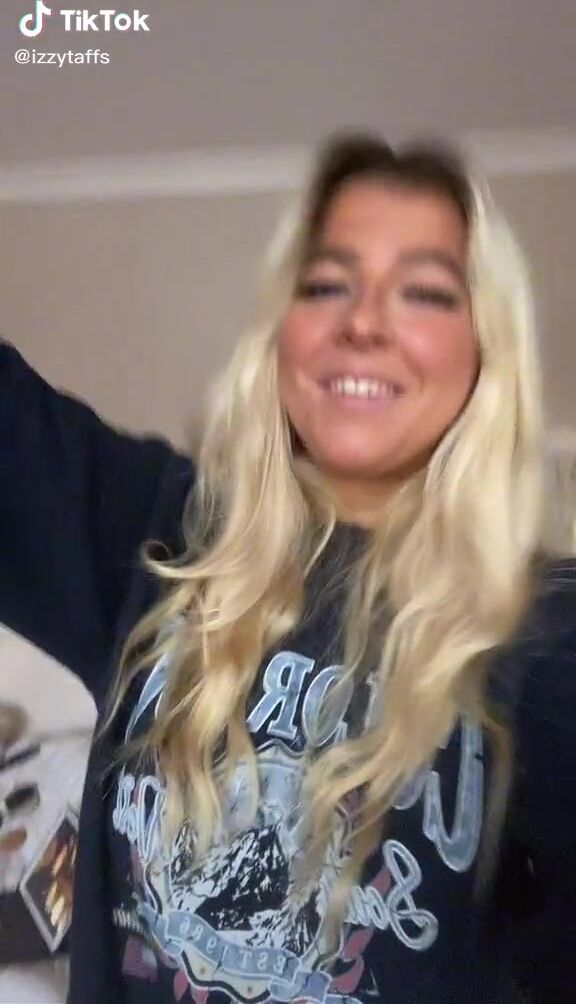 Sweetie Isabel Taffs Shows Cleavage | sexyfilter.com