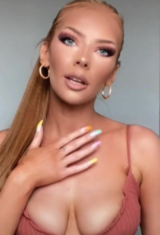 2. Sexy Jessy Volk Shows Cleavage in Brown Bikini Top