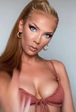 4. Sexy Jessy Volk Shows Cleavage in Brown Bikini Top