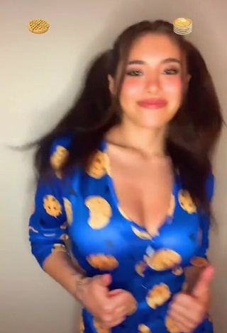 3. Sexy Katie Murch Shows Cleavage in Overall and Bouncing Tits