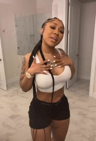 1. Sweetie Ariana Fletcher Shows Cleavage in White Crop Top