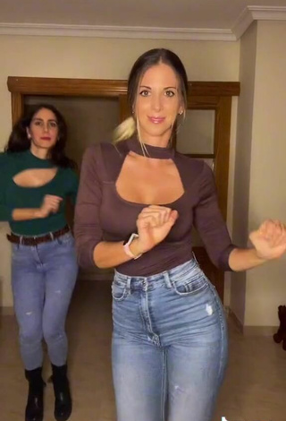 6. Sexy Laurimathteacher Shows Cleavage