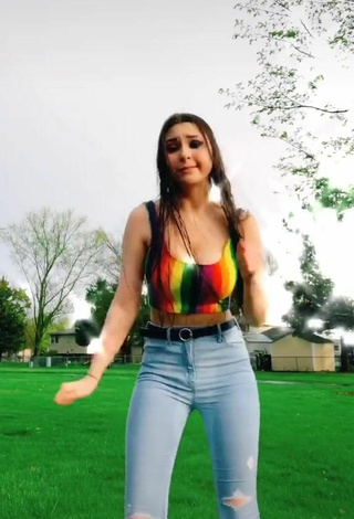 5. Seductive Layla Leischner Shows Cleavage in Crop Top and Bouncing Tits