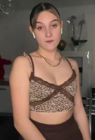 Sexy Loane Shows Cleavage in Leopard Crop Top