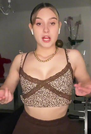 2. Sexy Loane Shows Cleavage in Leopard Crop Top