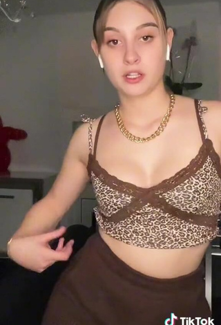 5. Sexy Loane Shows Cleavage in Leopard Crop Top