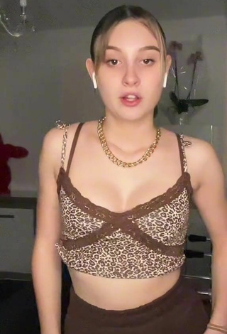 6. Sexy Loane Shows Cleavage in Leopard Crop Top