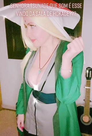 2. Luanagauchaoficial is Showing Sexy Cosplay