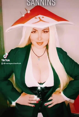 5. Luanagauchaoficial Demonstrates Lovely Cosplay