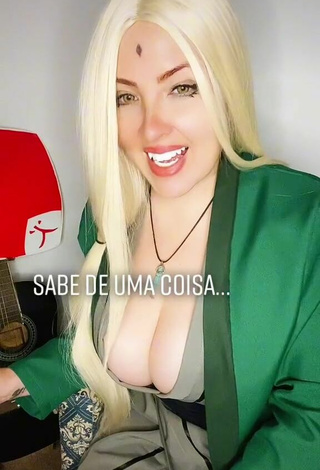 Sexy Luanagauchaoficial Shows Cleavage